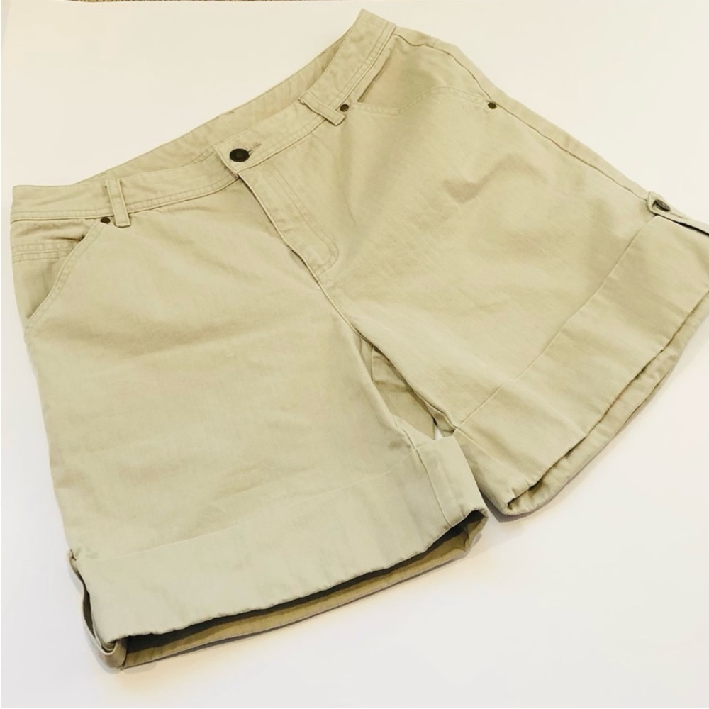 Liz Claiborne Size 10 Cuffed Shorts - Picture 2 of 6